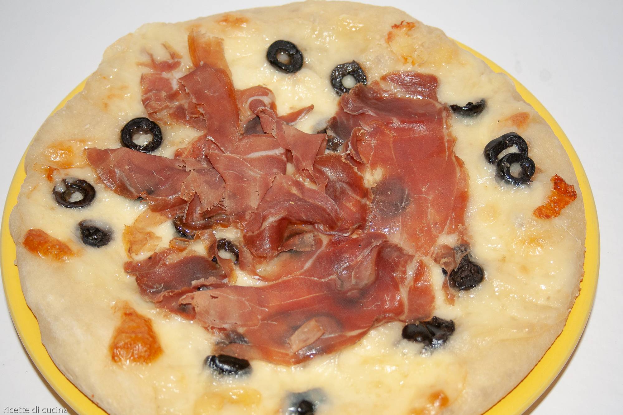 ricetta pizza bianca prosciutto crudo