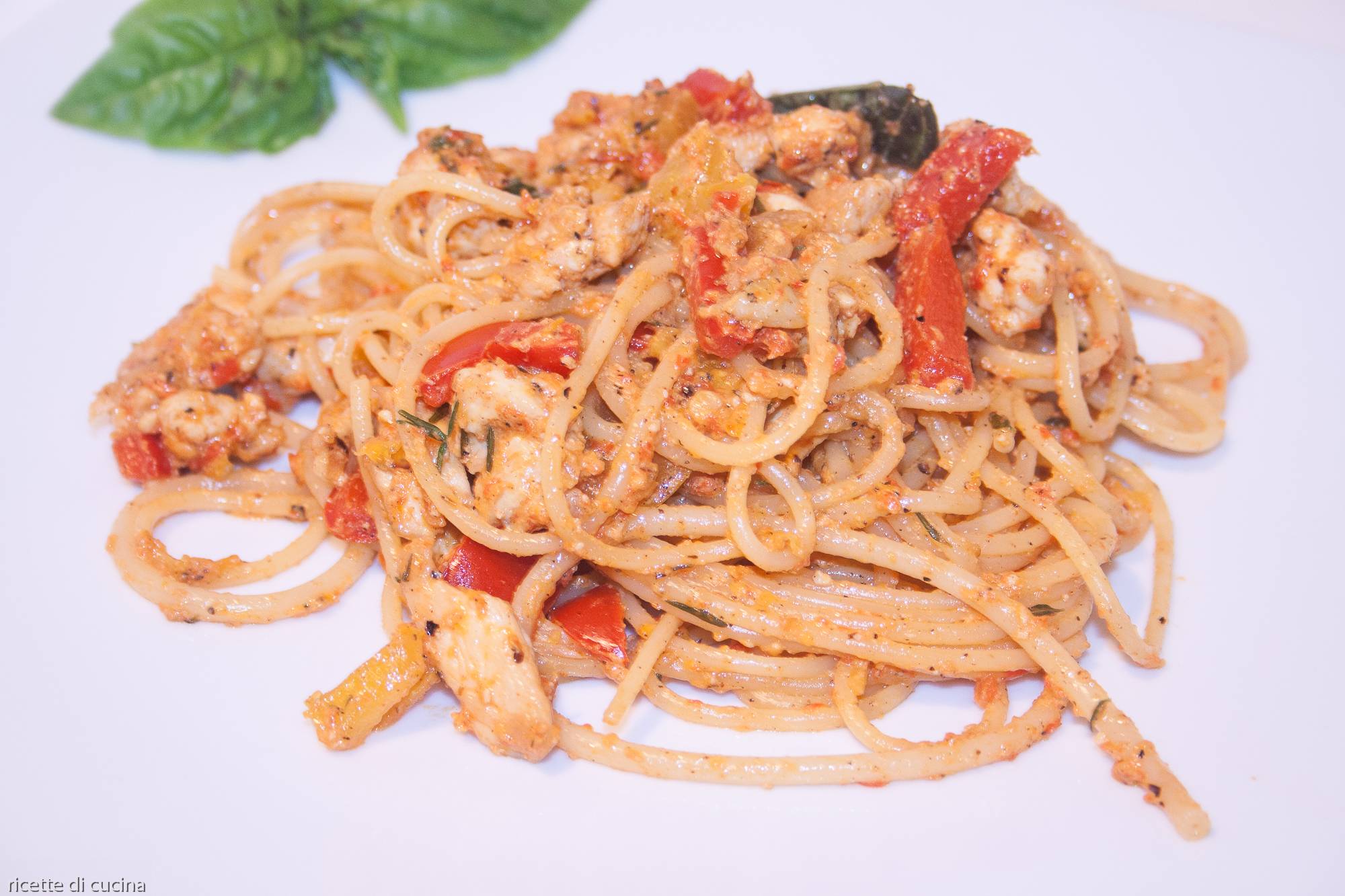 ricetta spaghetti ragu pollo peperoni