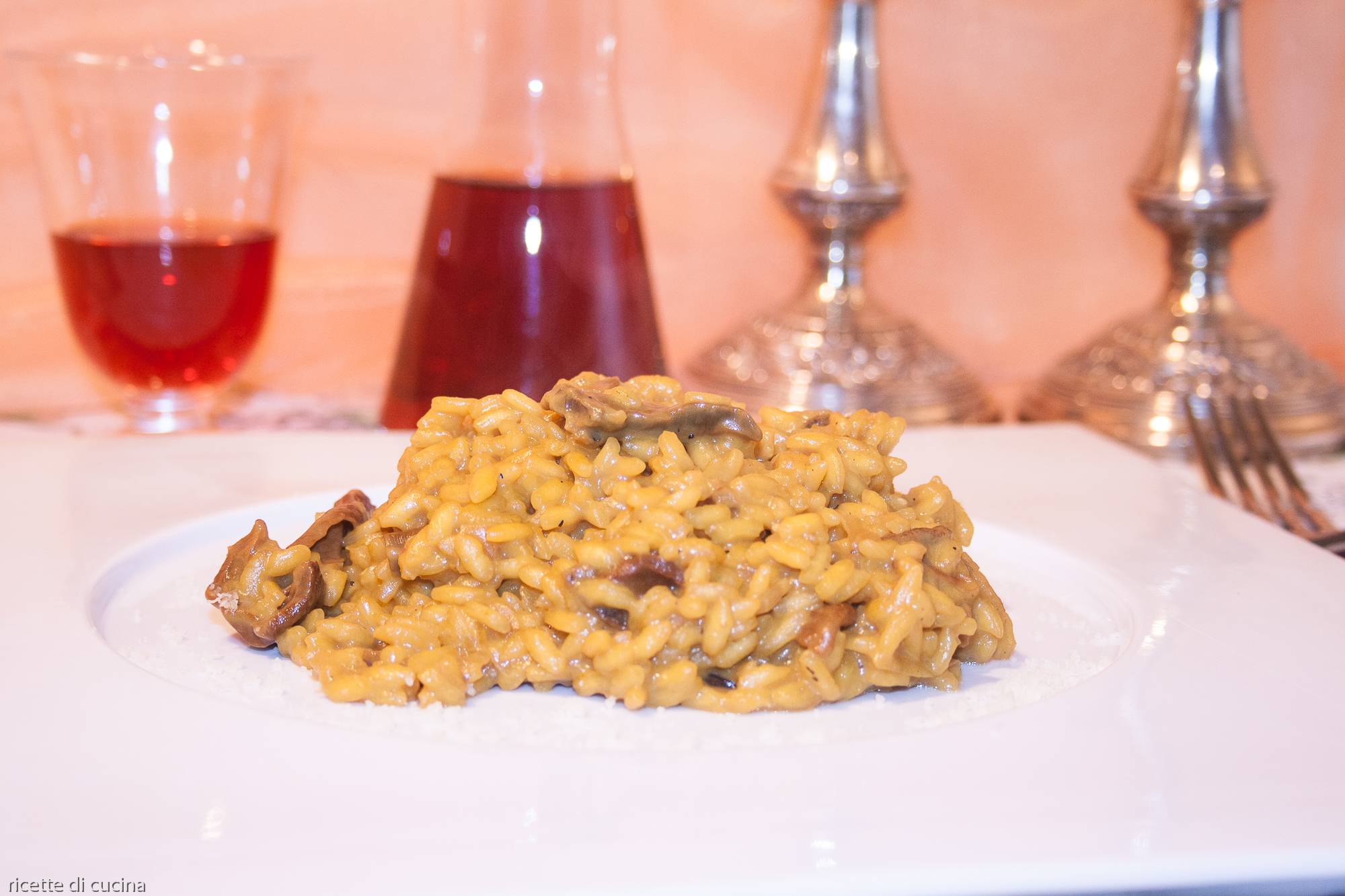 ricetta risotto funghi zafferano salsiccia