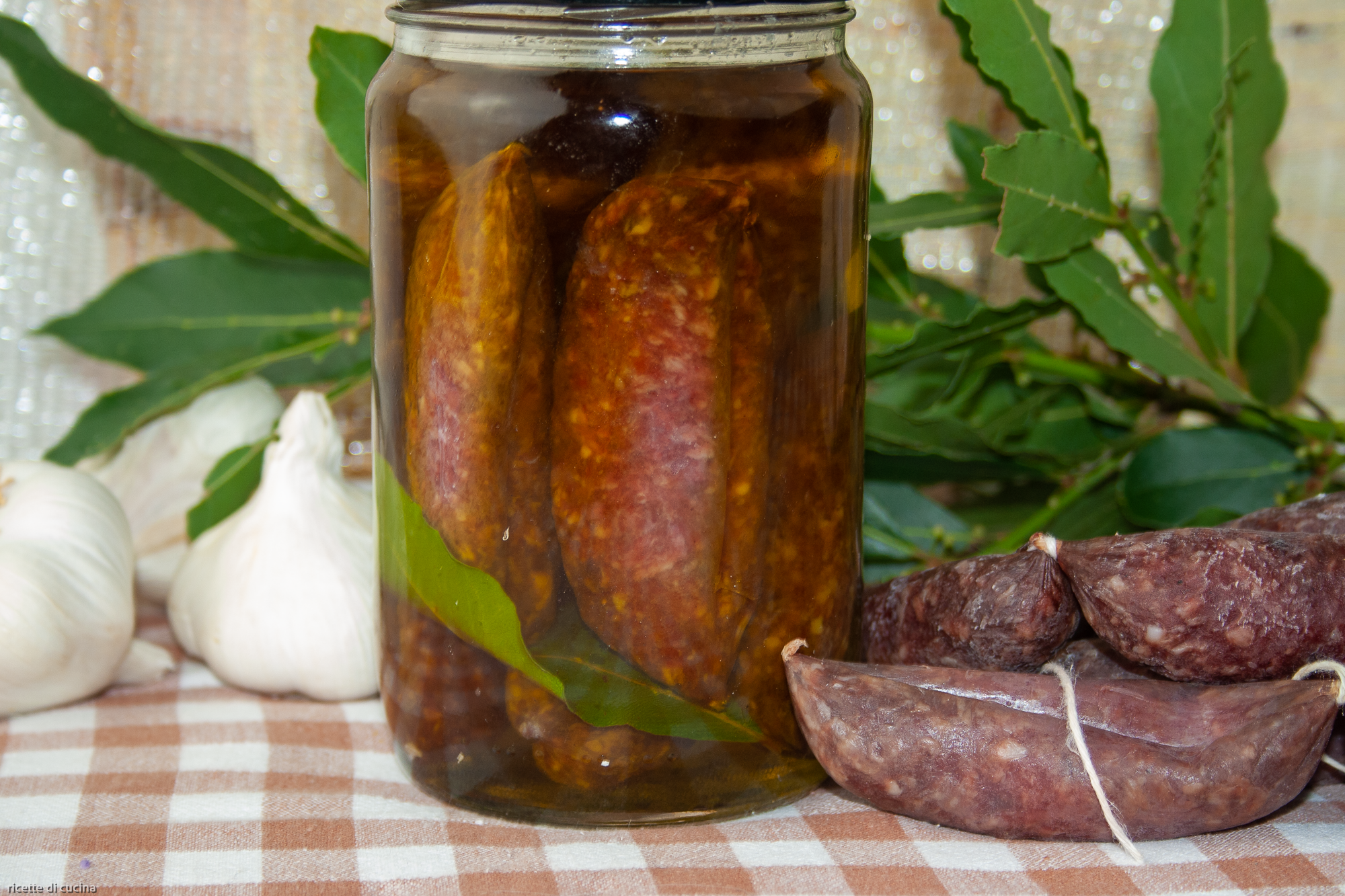 video salsicce di cinghiale sott'olio