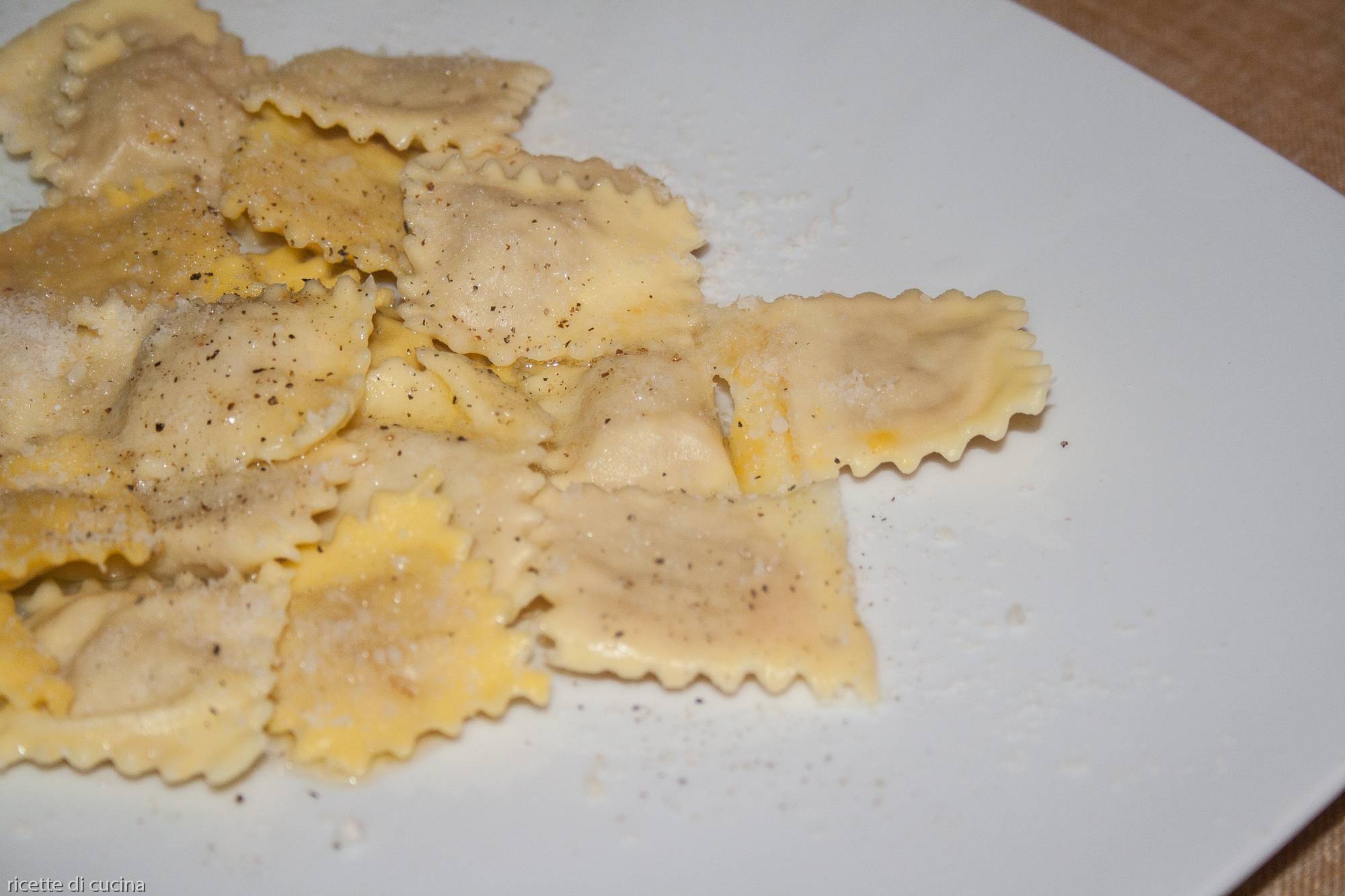 ricetta ravioli zucca burro salvia