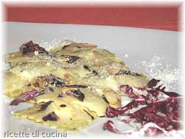 tricetta ravioli zucca sugo radicchio mandorle