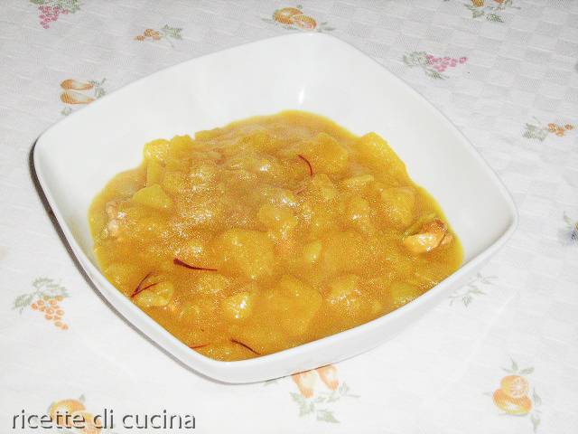 ricetta zuppetta cremosa patate noci zafferano