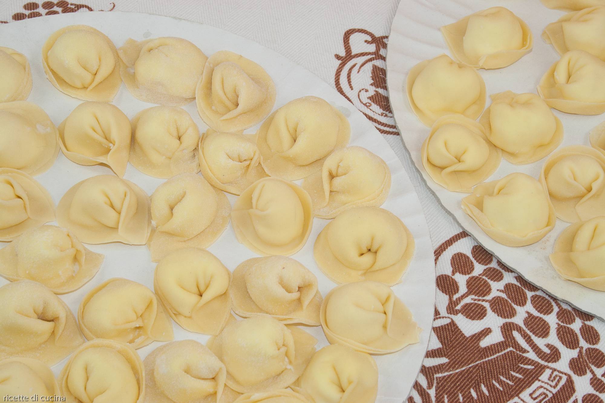 come fare cappelletti ricotta mortadella parmigiano