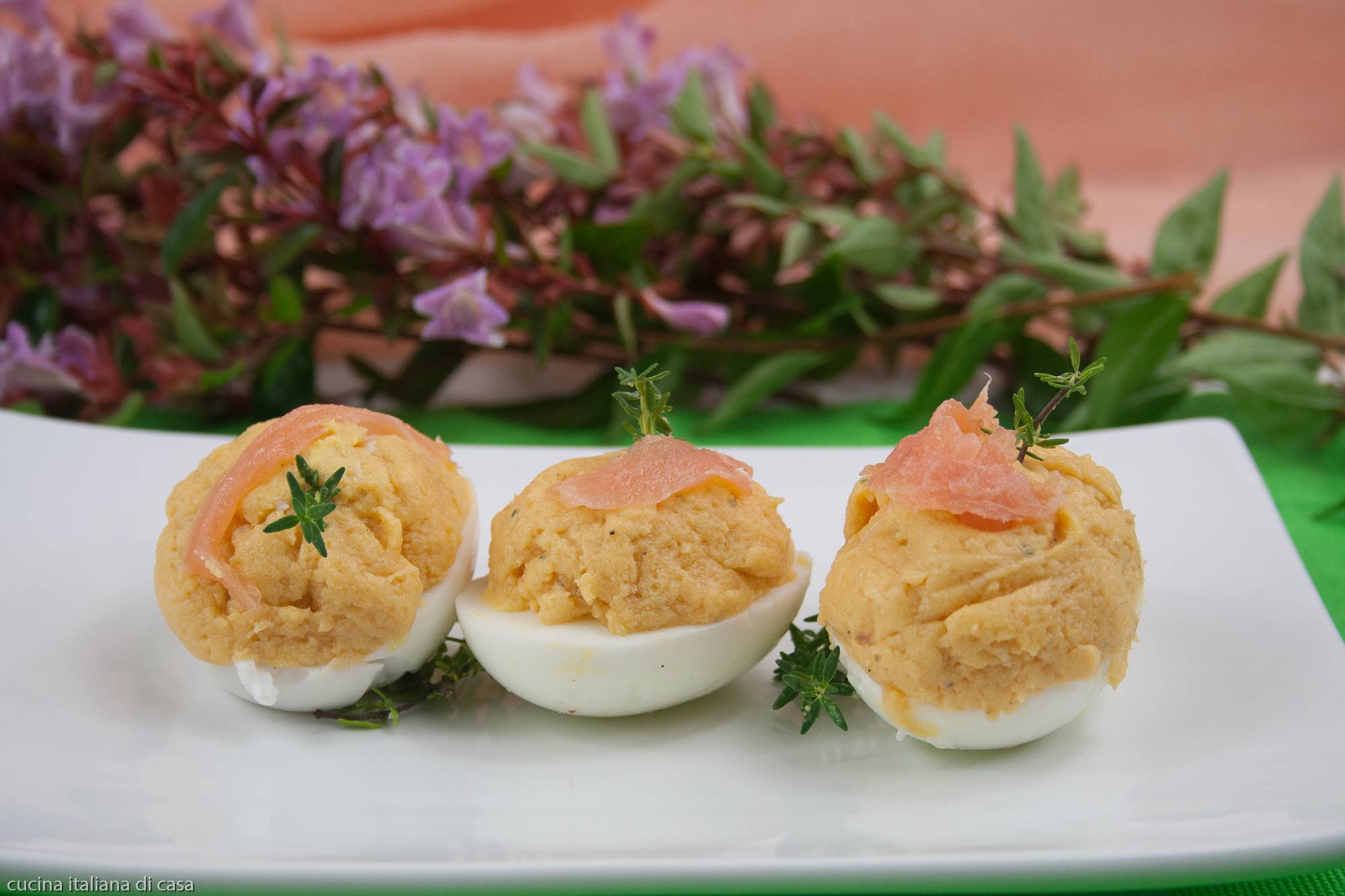 ricette uova ripiene di salmone antipasto