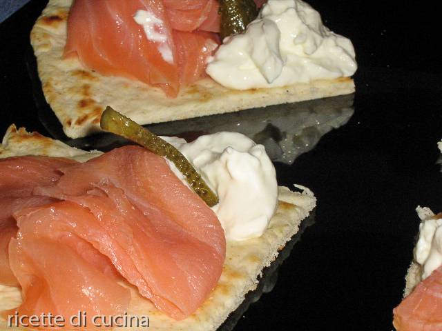 ricetta piadina squacquerone salmone affumicato