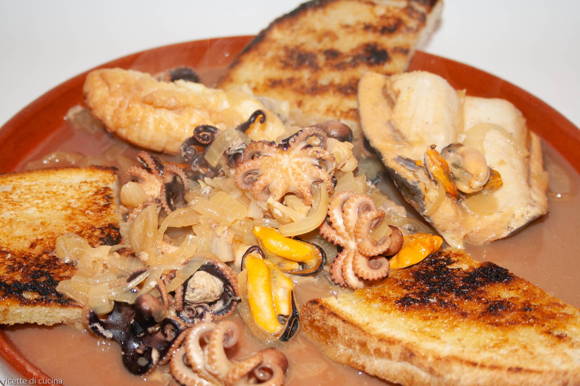ricetta zuppa pesce senza spine cipolle