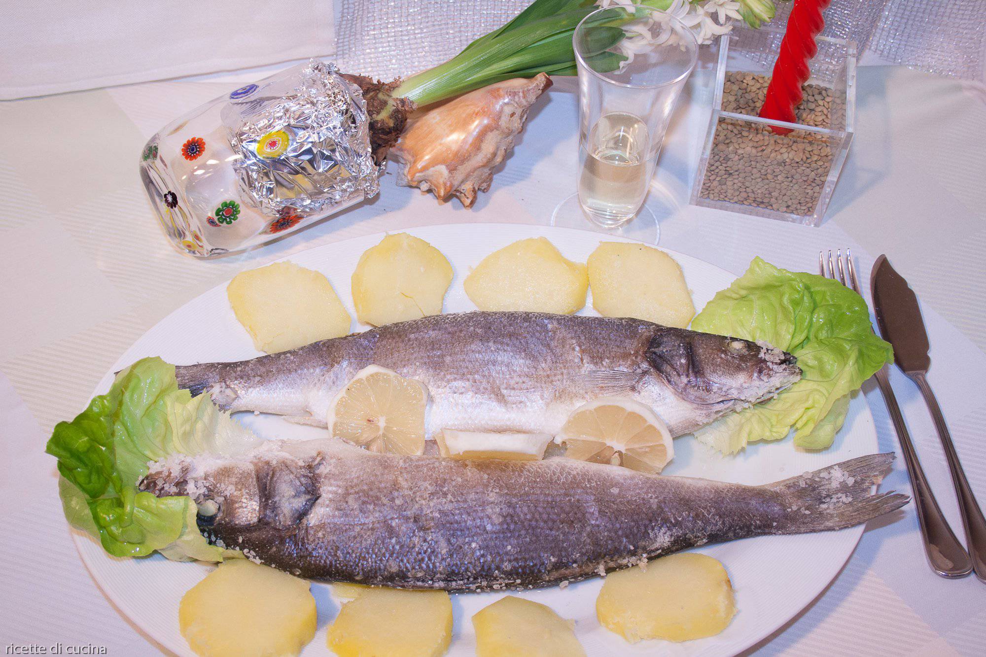 Branzino (spigola) al sale, ricetta facile con video