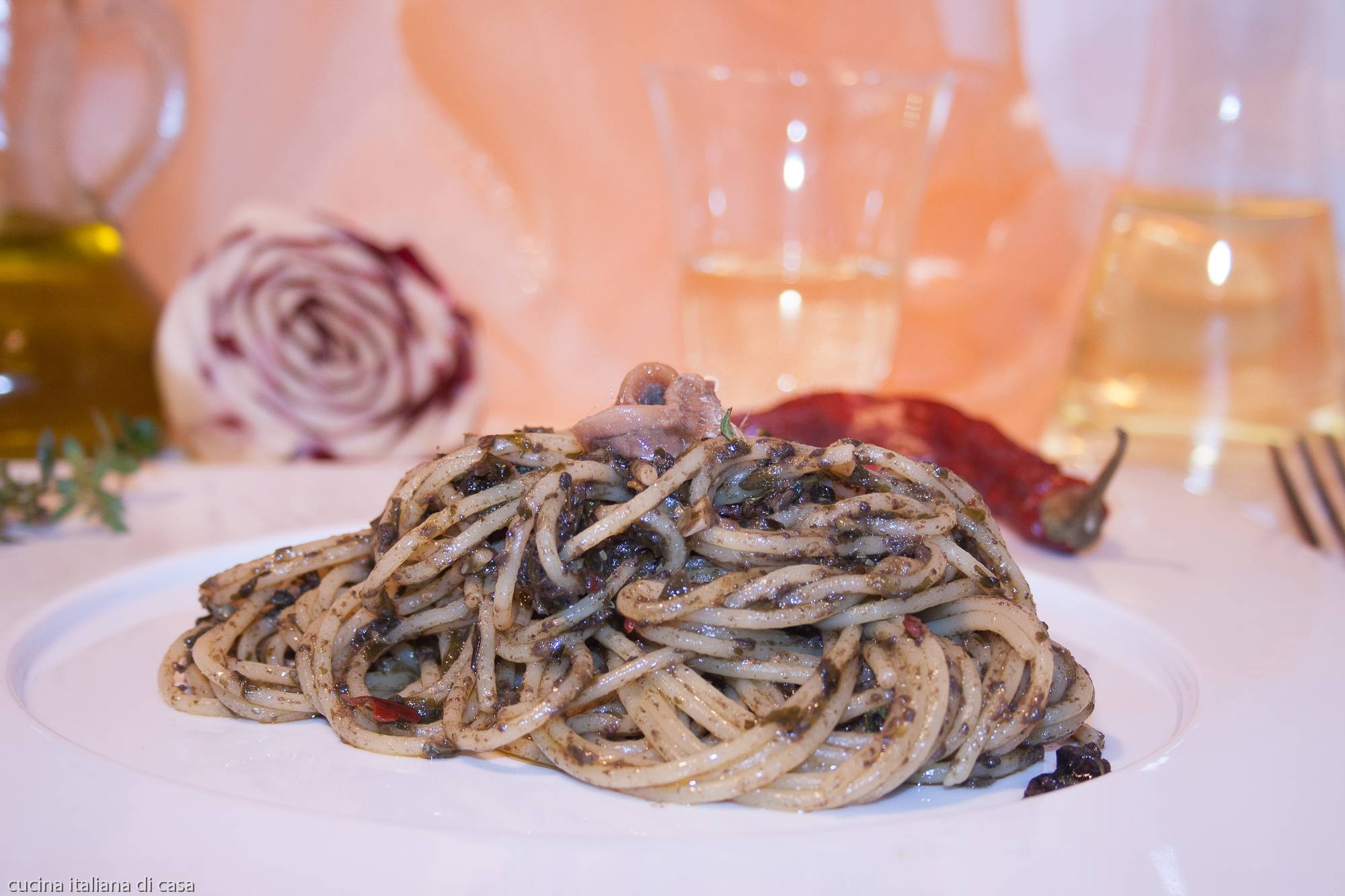 ricetta con fotografatie spaghetti puttanesca