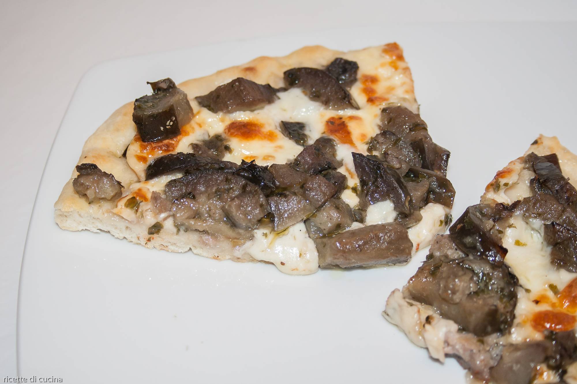 ricetta pizza bassa melanzane scamorza affumicata salsiccia