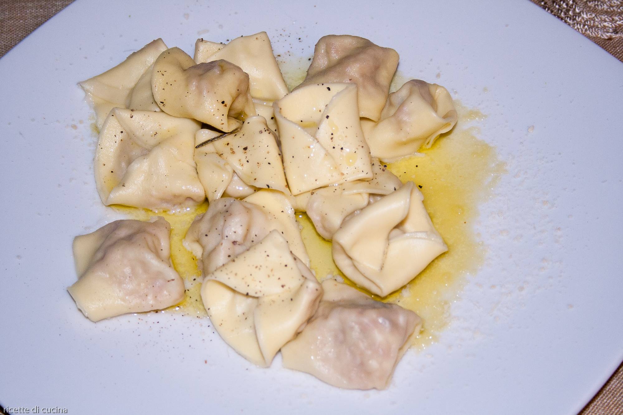 come condire cappelletti ripieni ricotta mortadella