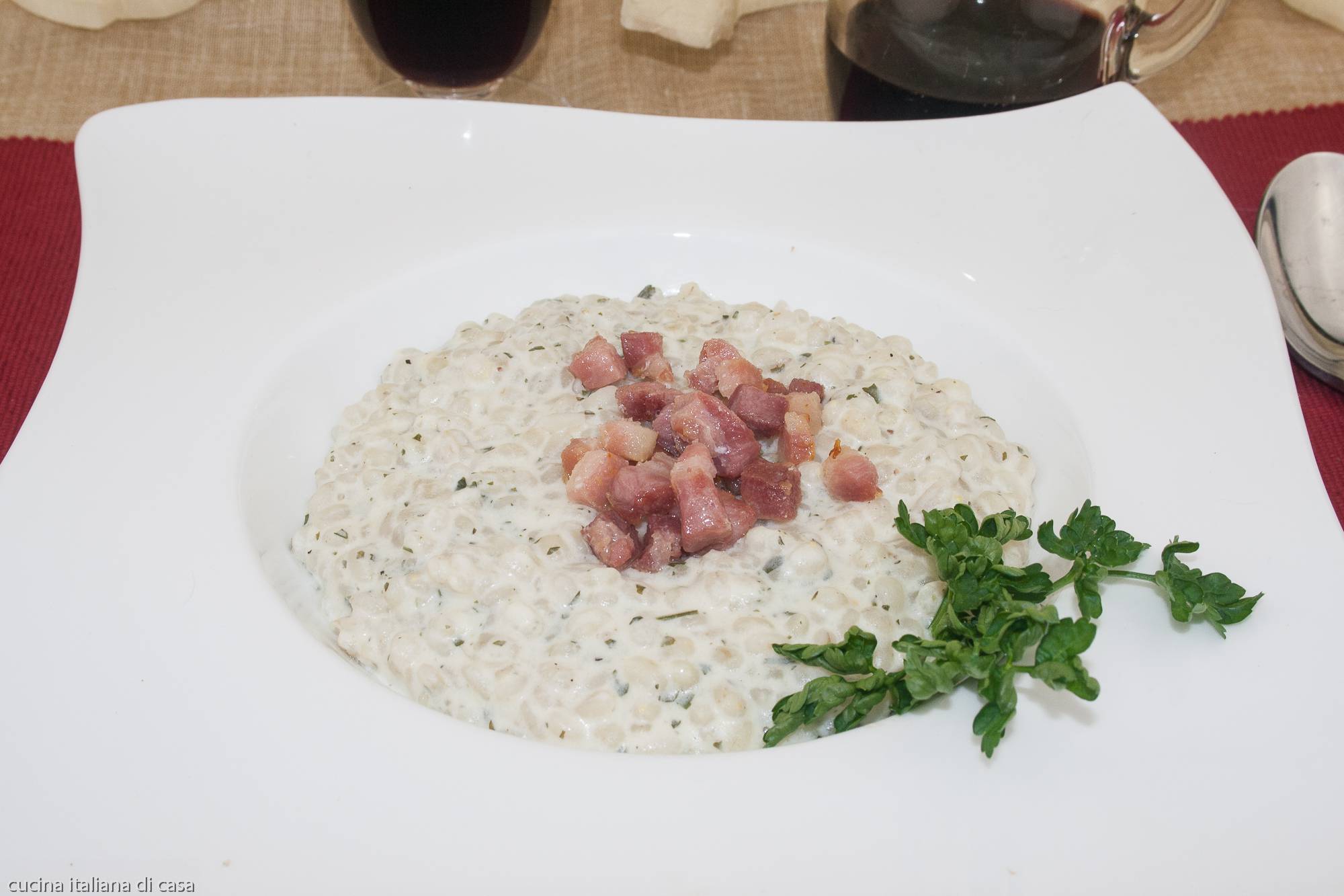 Urgiada, zuppa di orzo e latte, ricetta di cucina tradizionale della Lombardia