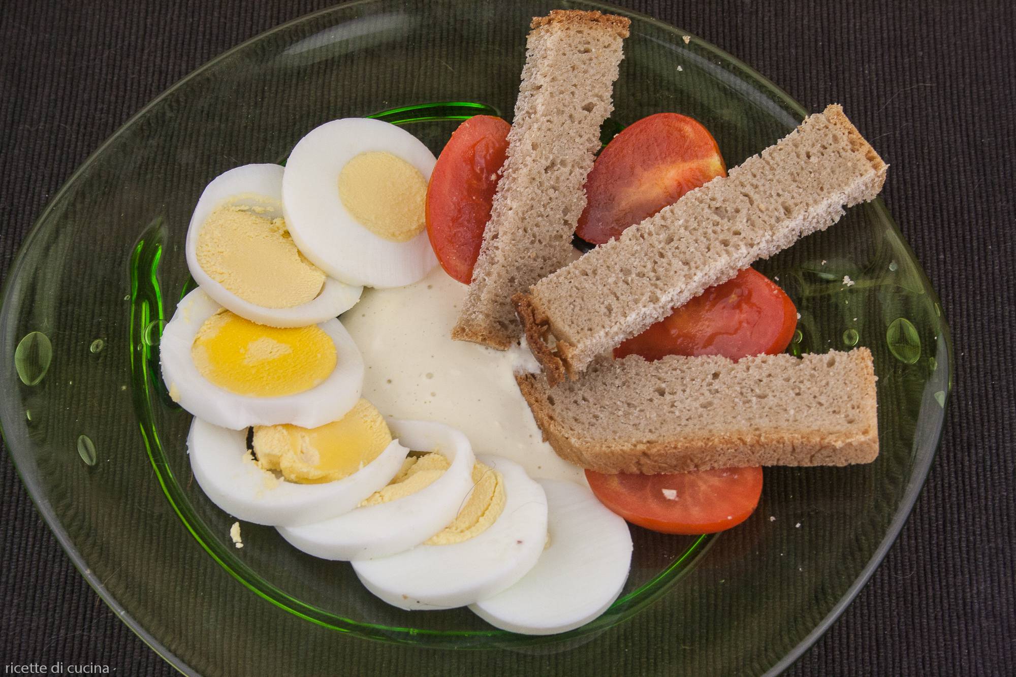 Uova con salsa allo zenzero, ricetta di piatto freddo per antipasto, spuntino e per buffet