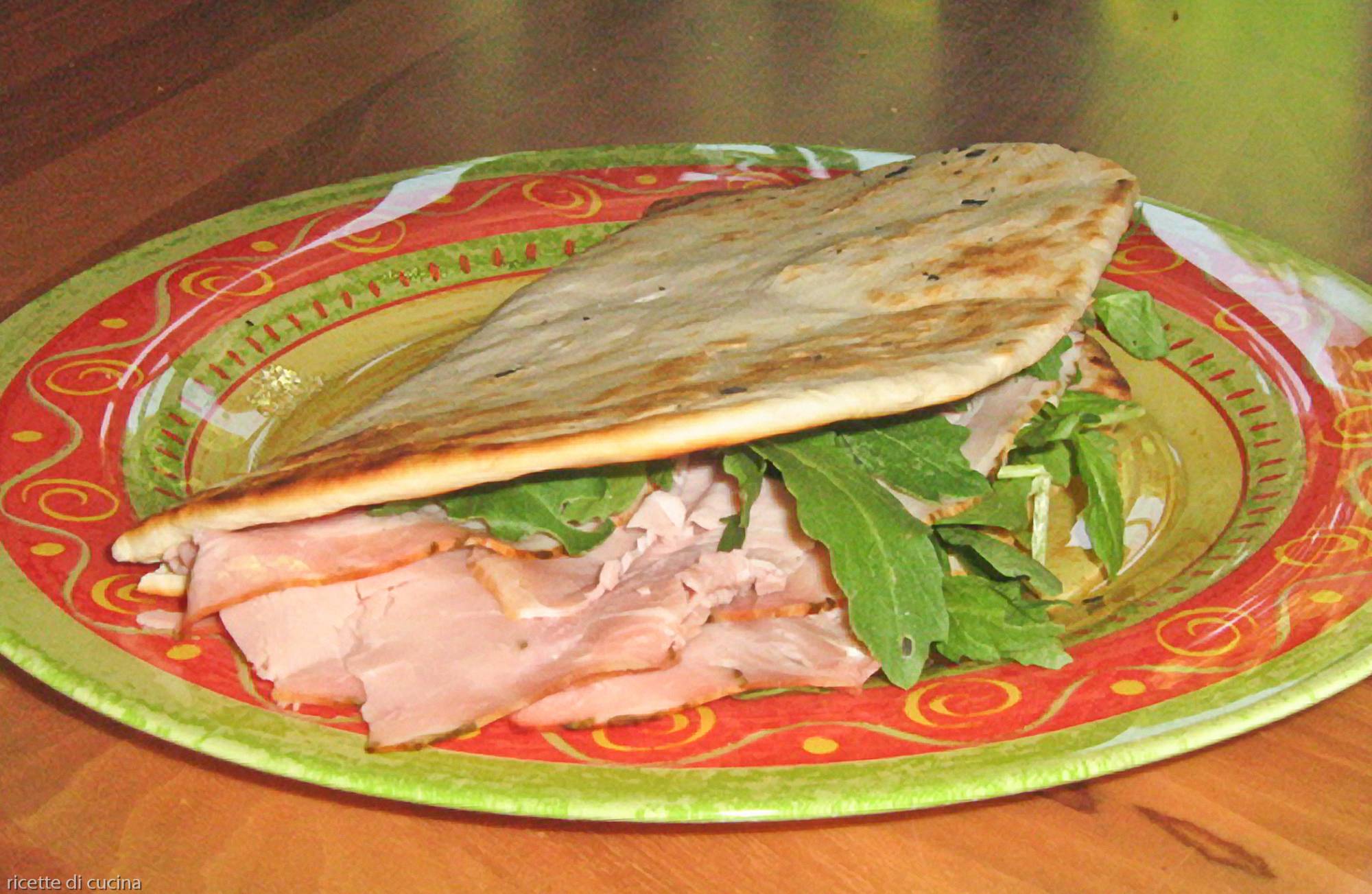 ricetta piadina porchetta rucola