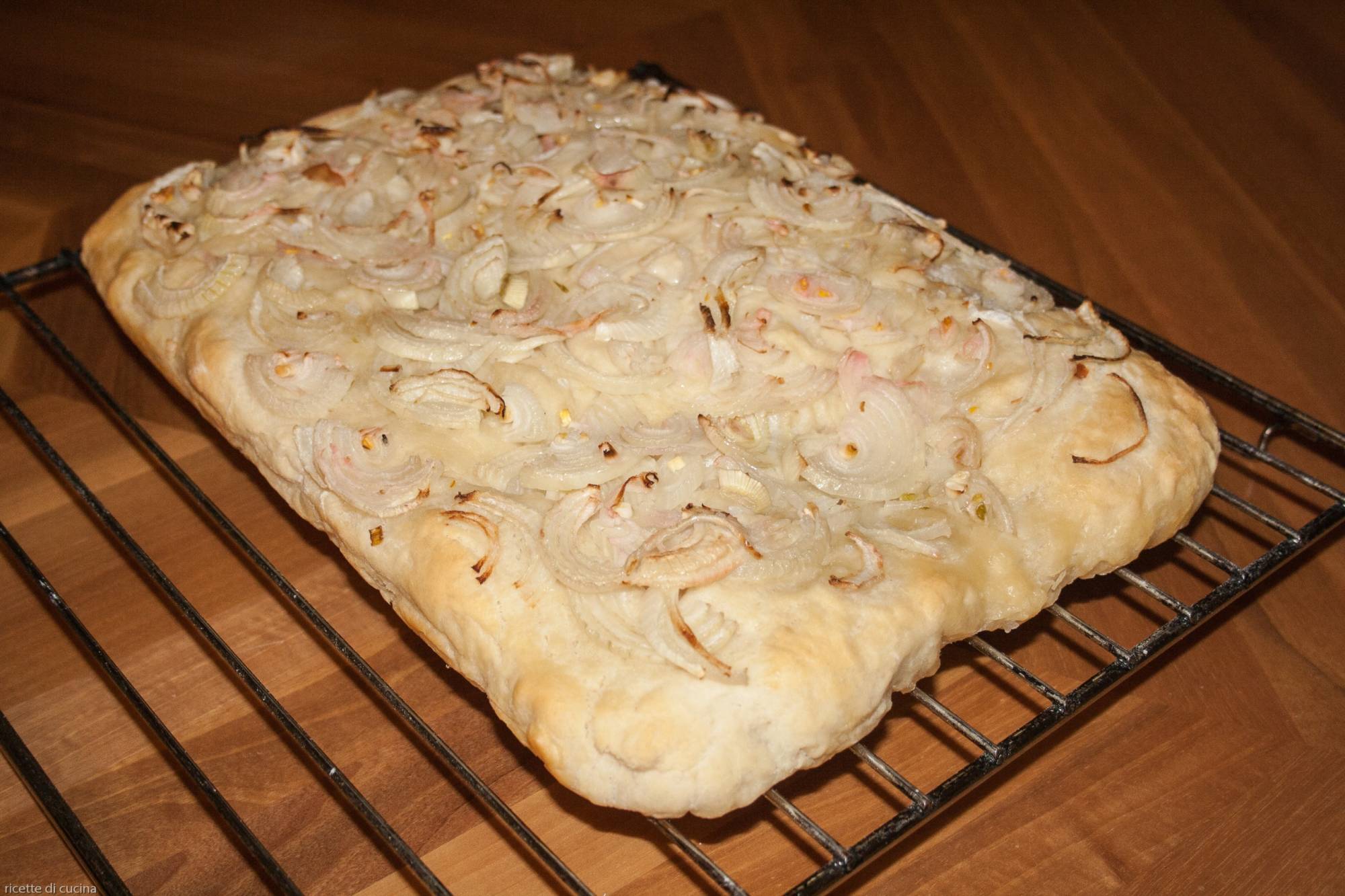 ricetta focaccia rustica economica cipolle